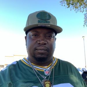 Meet your Posher, Quinntel